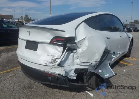 2023 Tesla Model Y Performance Dual Motor All-Wheel Drive z USA, uszkodzony, nr VIN 7SAYGDEF4PF753774